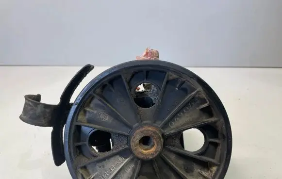 Volvo C70 Power steering pump 9485757