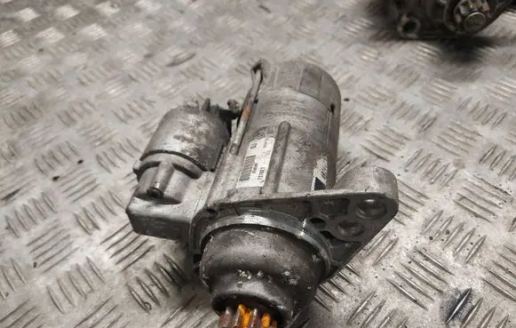 Volkswagen Golf V Starter motor 659589