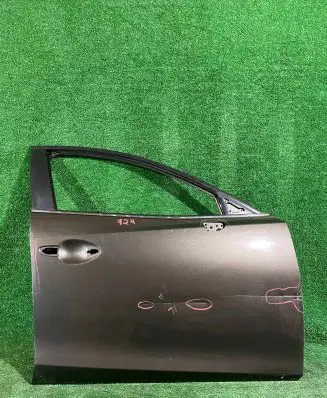 Mazda 3 III Front door