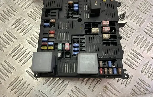 Volvo XC90 Fuse module 32212298