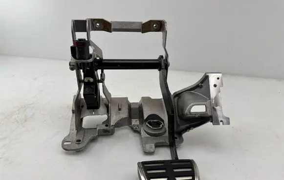 Audi A6 C7 Pedal assembly 8K2721117