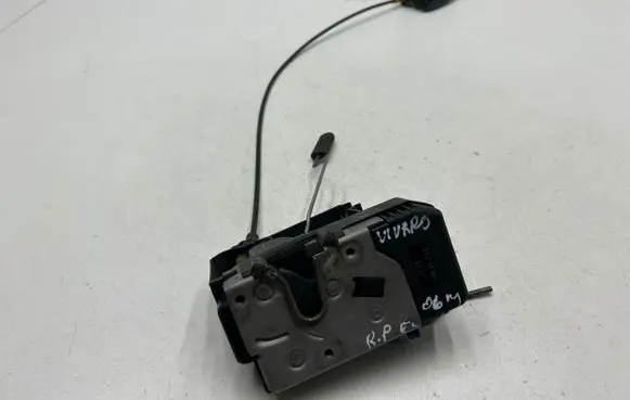 Opel Vivaro Front door lock