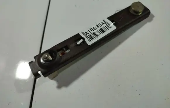 Renault Laguna II Seat belt adjustment rail 798482503