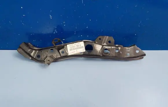 Lexus CT 200H Radiator support slam panel bracket 5320276010