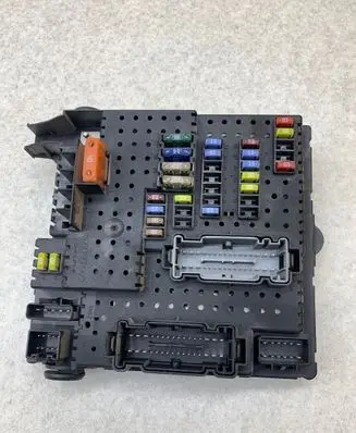 Volvo S60 Fuse module 30728522 28017881 05W492