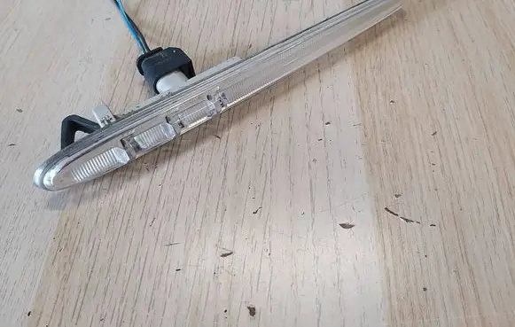 Front fender indicator light