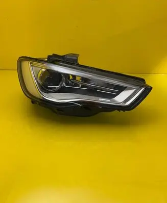 Audi A3 S3 8V Headlight/headlamp 8V0941032