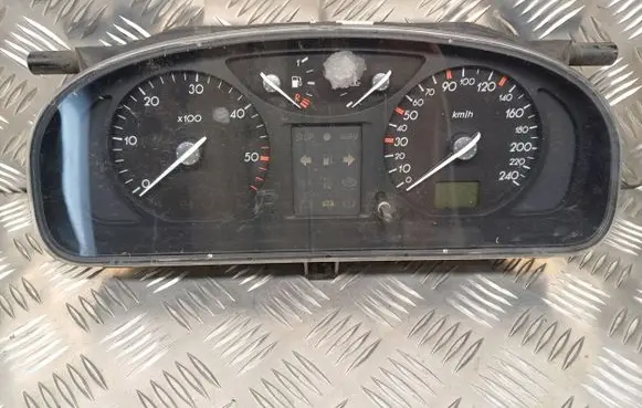 Renault Laguna II Speedometer (instrument cluster) 8200170297
