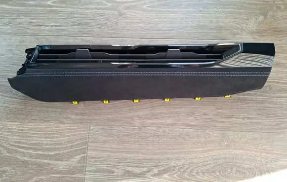 Renault Austral Dashboard air vent grill cover trim 682111548R