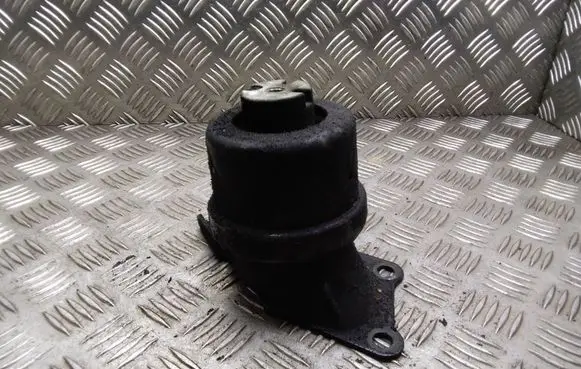 Volkswagen Transporter - Caravelle T5 Engine mount bracket