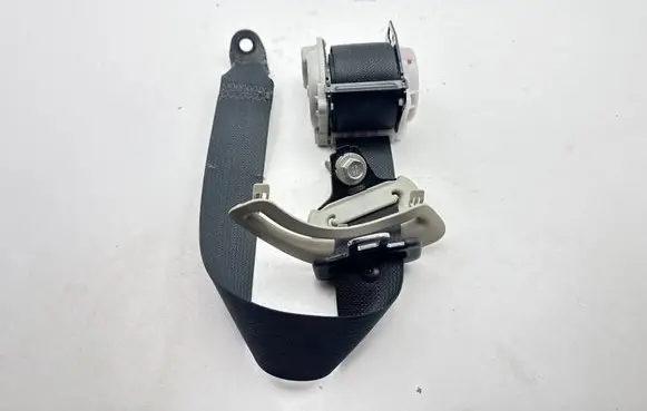 Toyota Prius+ (ZVW40) Rear seatbelt C7025