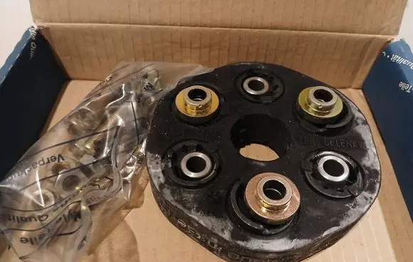 Mercedes-Benz E W124 Rear prop shaft donut coupling/joint A1244100015 0140410019 1244100015