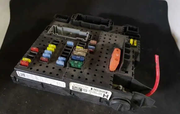 Volvo XC70 Fuse module 30728512
