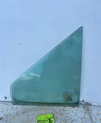 Volkswagen Polo Front door window glass four-door