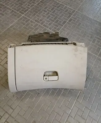 Mitsubishi Grandis Glove box