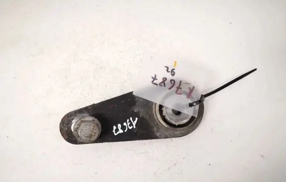 Peugeot 407 Engine mount bracket