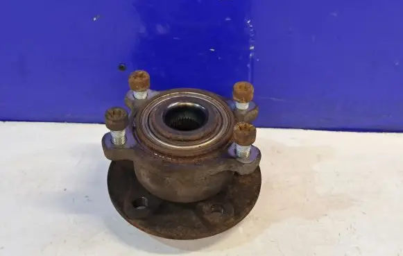 Rear wheel hub