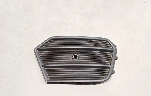 Audi Q3 8U Front bumper lower grill 8U0807682Q