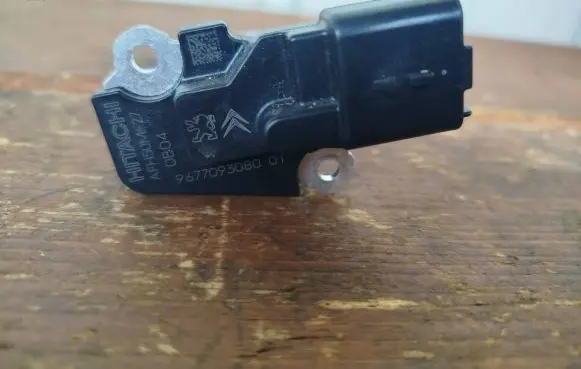 Citroen C5 Aircross Mass air flow meter 9677093080