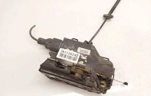 Volkswagen Jetta V Front door lock 3D1837015