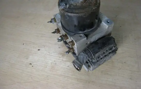 Chevrolet Aveo ABS Pump 95966808