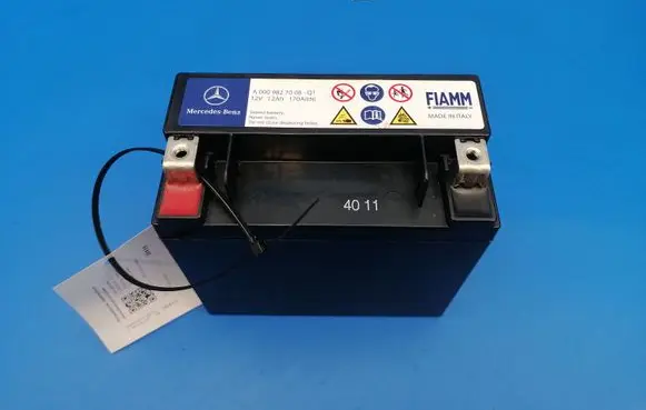Mercedes-Benz C W204 Car battery A0009827008Q1