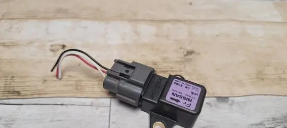 Nissan X-Trail T30 ESP acceleration yaw rate sensor 479308H300