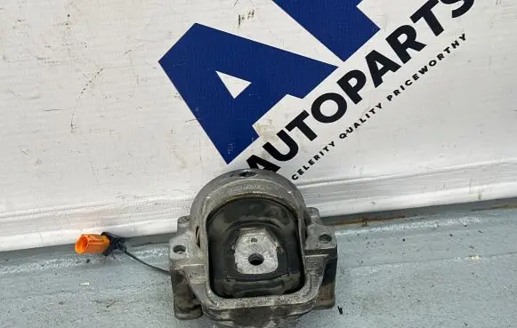 Audi Q5 SQ5 Engine mount bracket 8K0199381