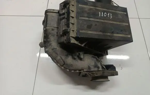 Nissan Pathfinder R51 Air filter box 
