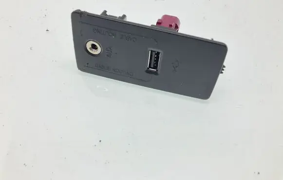 Volvo XC90 USB socket connector 31389705