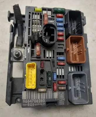 Citroen C4 Aircross Fuse module 9664706280