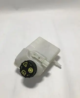 Ford Focus Brake fluid reservoir DG6874