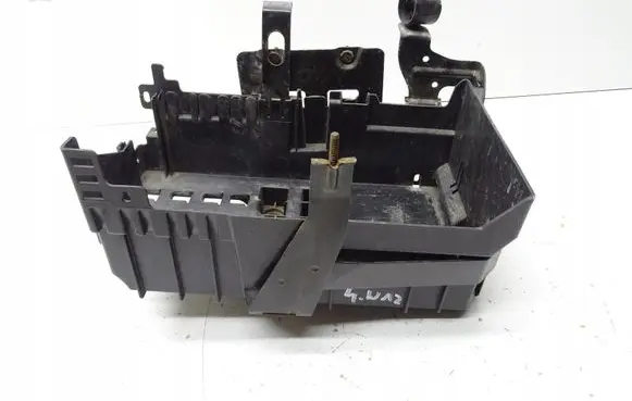 Opel Astra G Battery box tray 13354420