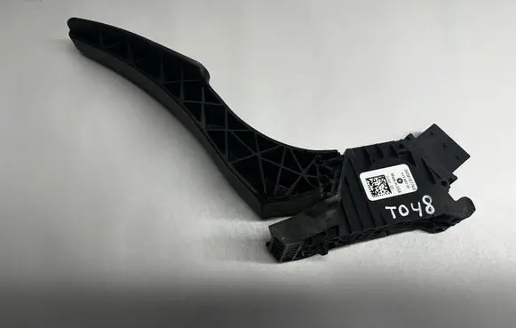 Chrysler Pacifica Accelerator throttle pedal 04581677AB