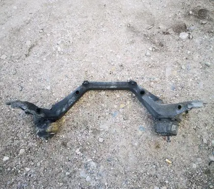 Volkswagen Touareg I Engine mount bracket