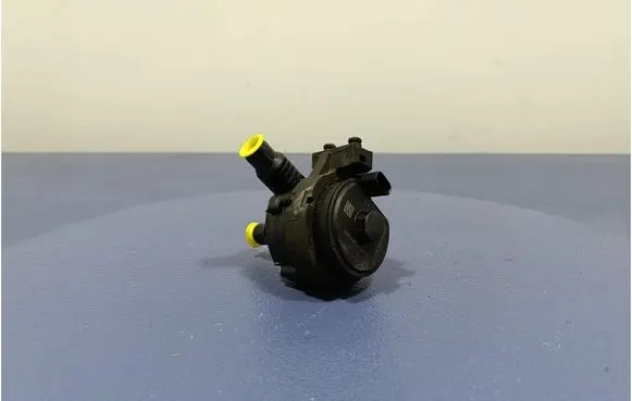 Audi A4 S4 B7 8E 8H Water pump 6834923