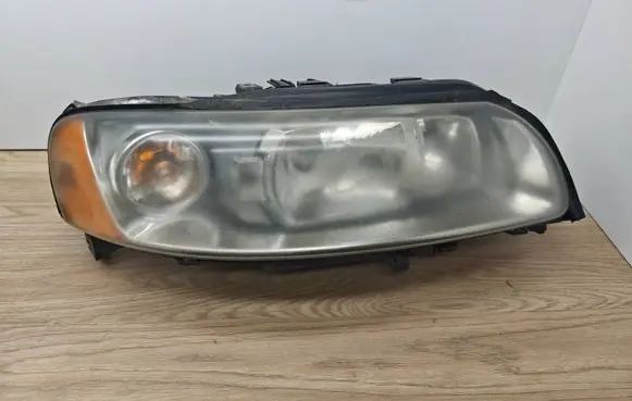 Volvo V70 Headlight/headlamp 30784250 P2004V70G 89901007