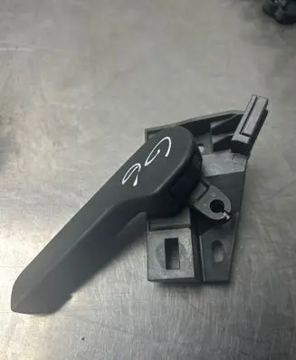 Engine bonnet (hood) release handle