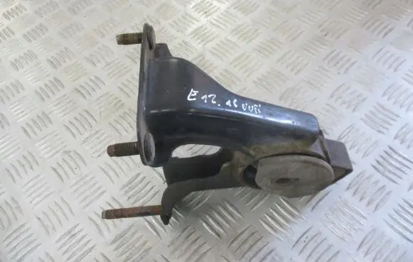 Toyota Corolla E120 E130 Engine mounting bracket