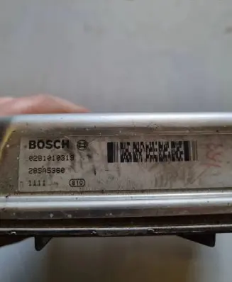 Volvo S60 Engine control unit/module 0000093326 08677708A 02325