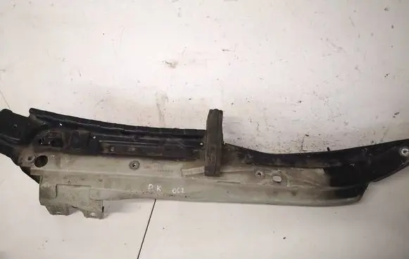 Audi Q7 4L Fender mounting bracket 4L0805157B
