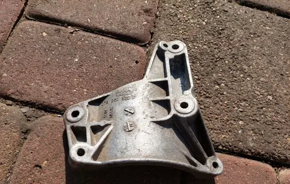 Audi A6 S6 C5 4B A/C compressor mount bracket 078260835F
