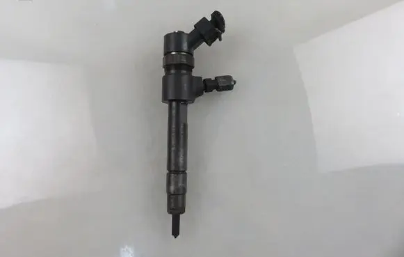 Opel Zafira B Fuel injector 0445110276