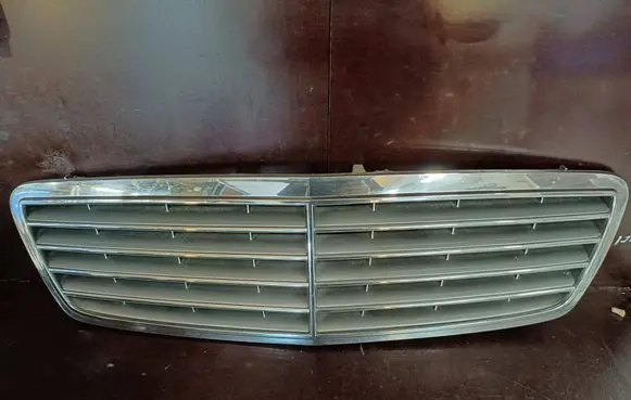 Mercedes-Benz C W203 Front grill A2038800183