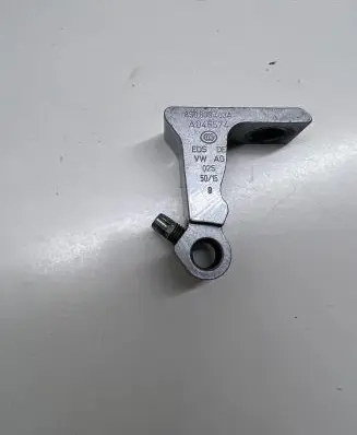 Audi Q7 4M Front door upper hinge 8S0833403A A046574