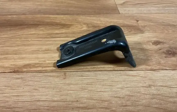 Mercedes-Benz E W212 Headlight/headlamp mounting bracket A2126200028