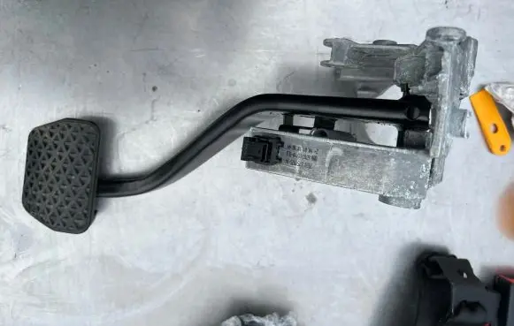 BMW 3 E90 E91 Brake pedal 42322403