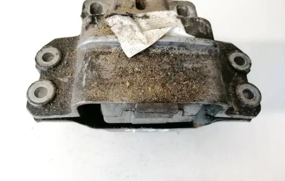 Volkswagen PASSAT B6 Engine mount bracket 060911465237 060911-465237