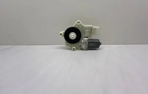 Renault Captur II Front door window regulator motor 807203293R