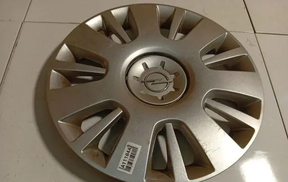 Opel Astra H R16 wheel hub/cap/trim 13242075